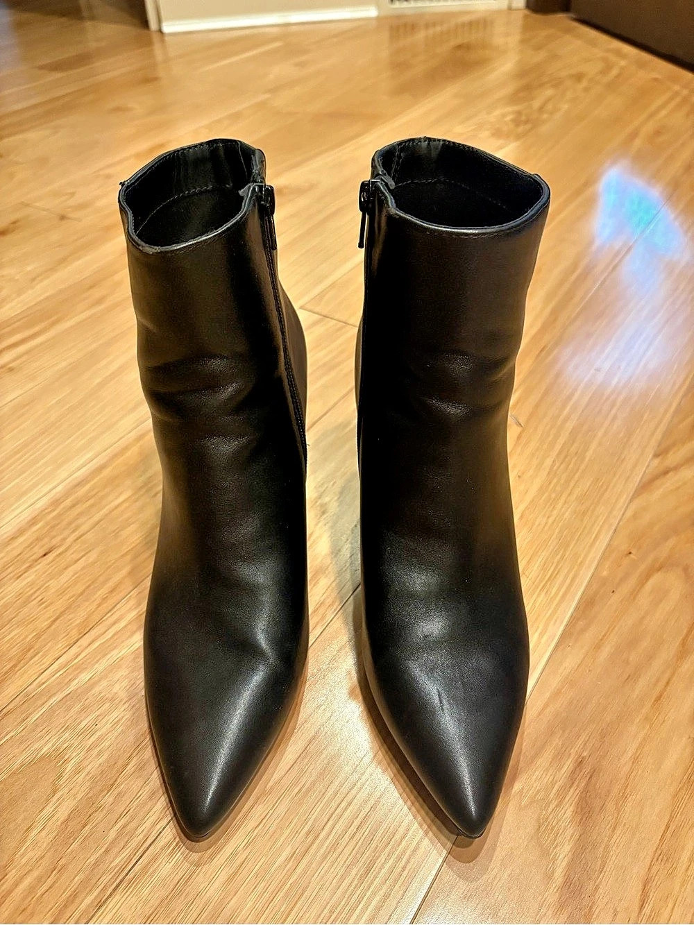 Pointed-Toe Heeled Ankle Boots in Black US 8.5 Like New